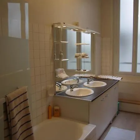 Vieille Pres Du Marche 86m2 Balcon